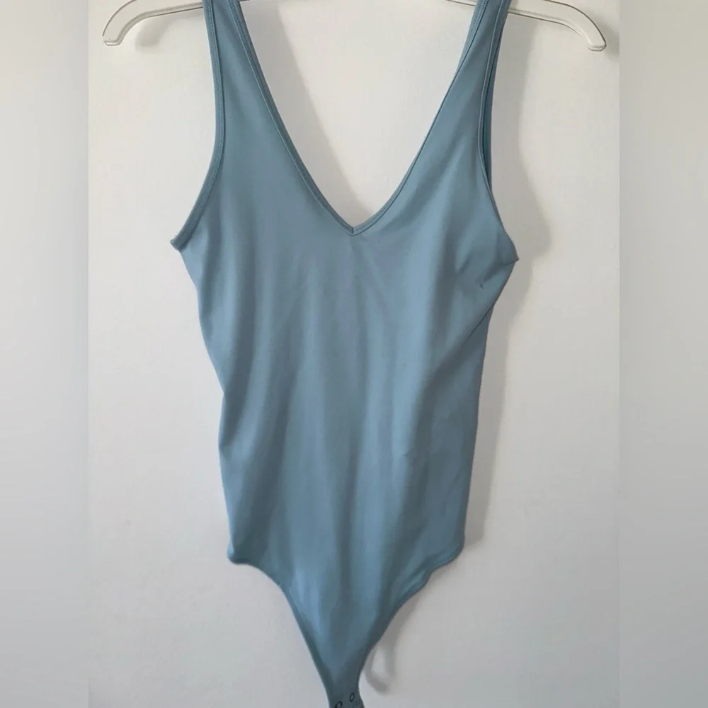 Abercrombie and Fitch Soft Womens Blue V Neck Tank Bodysuit Sz Small - Picture 4 of 4